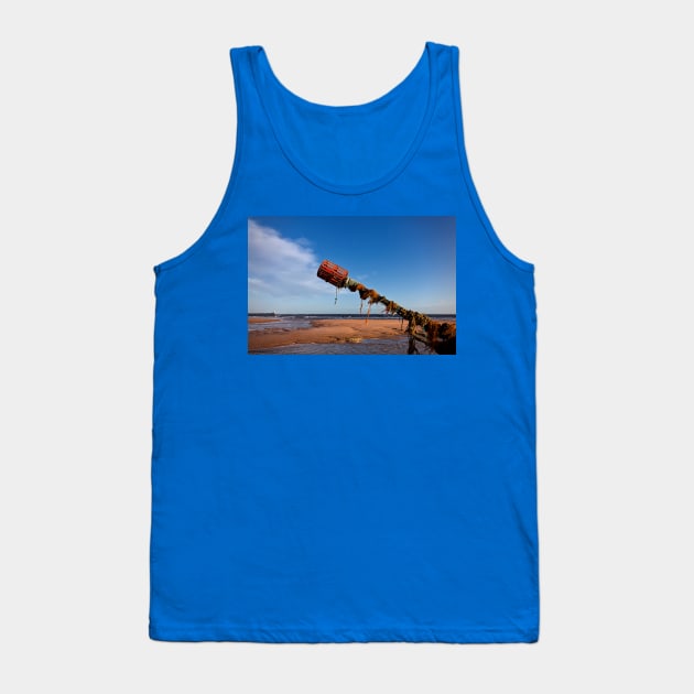 Broken groyne on Blyth beach Tank Top by Violaman